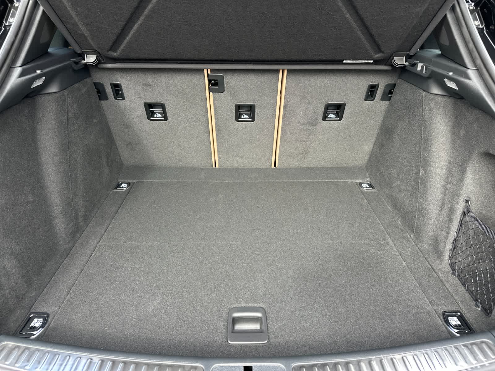 Thumbnail: 2026 Porsche Macan - 16