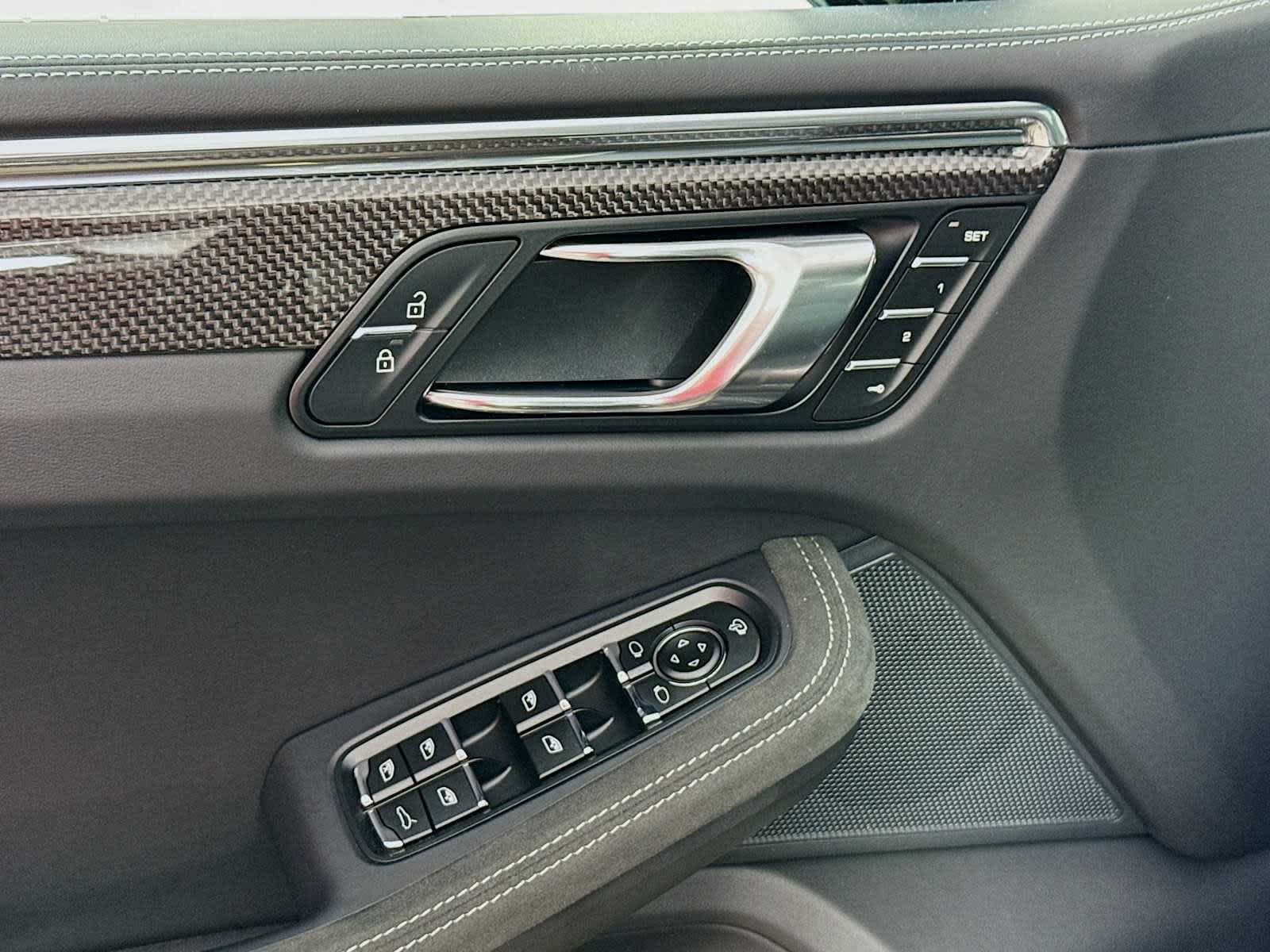 Thumbnail: 2025 Porsche Macan - 14