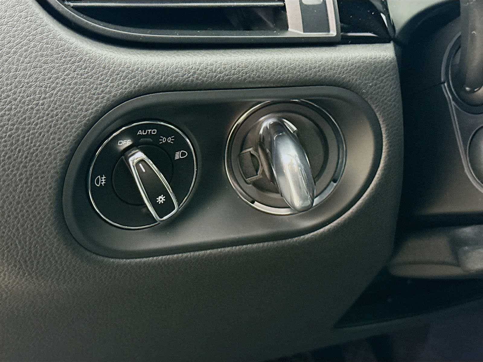 Thumbnail: 2026 Porsche Macan - 11