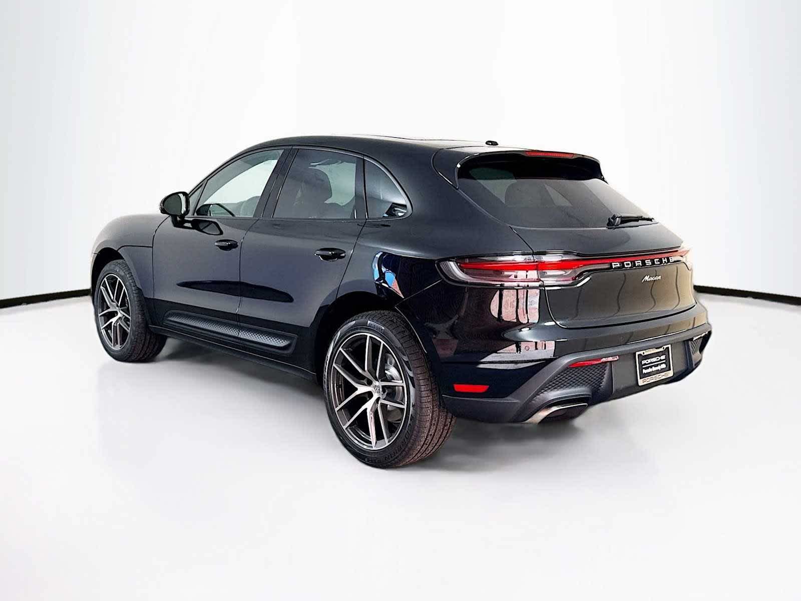 Thumbnail: 2026 Porsche Macan - 3