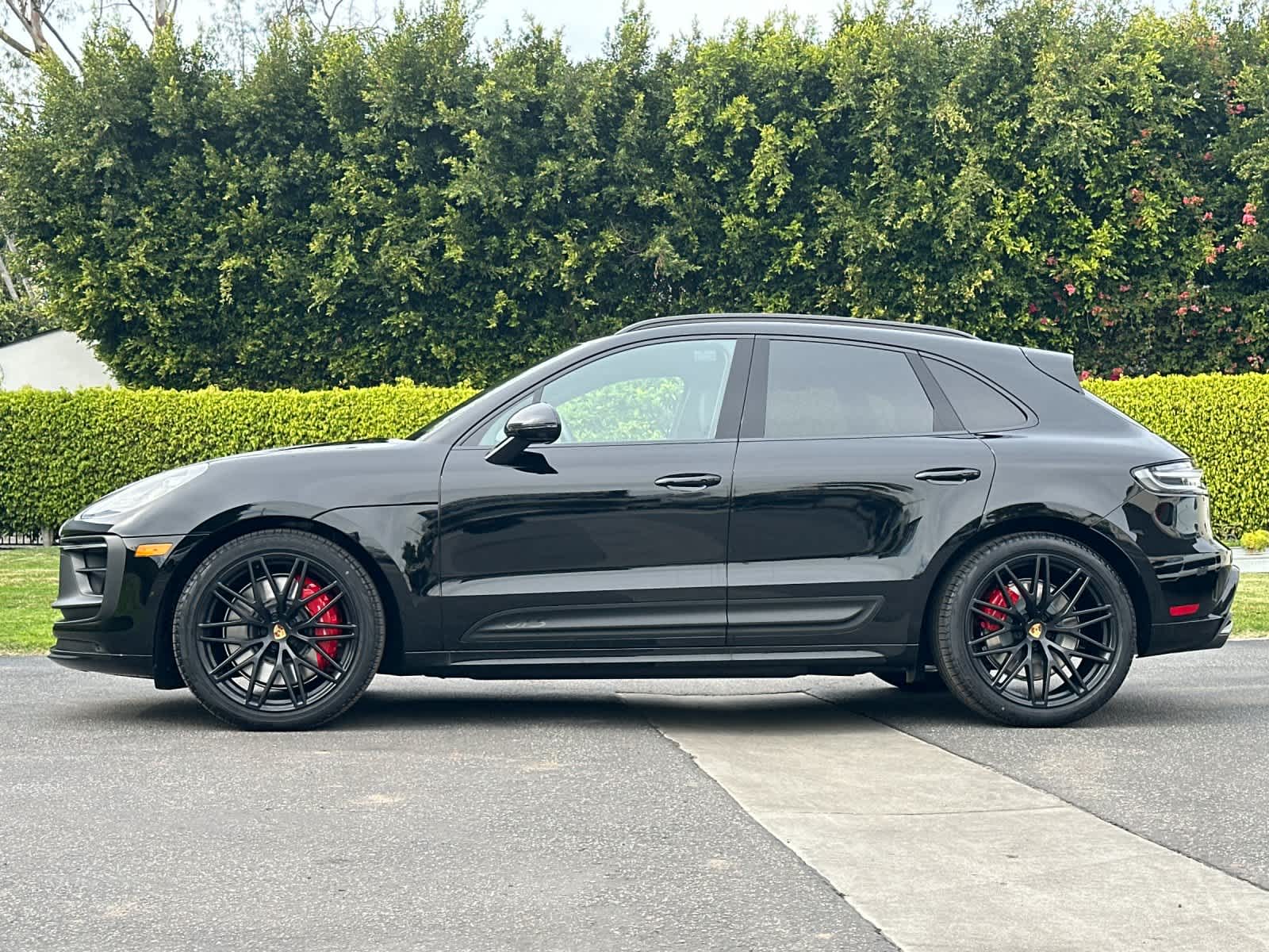 Thumbnail: 2026 Porsche Macan - 2