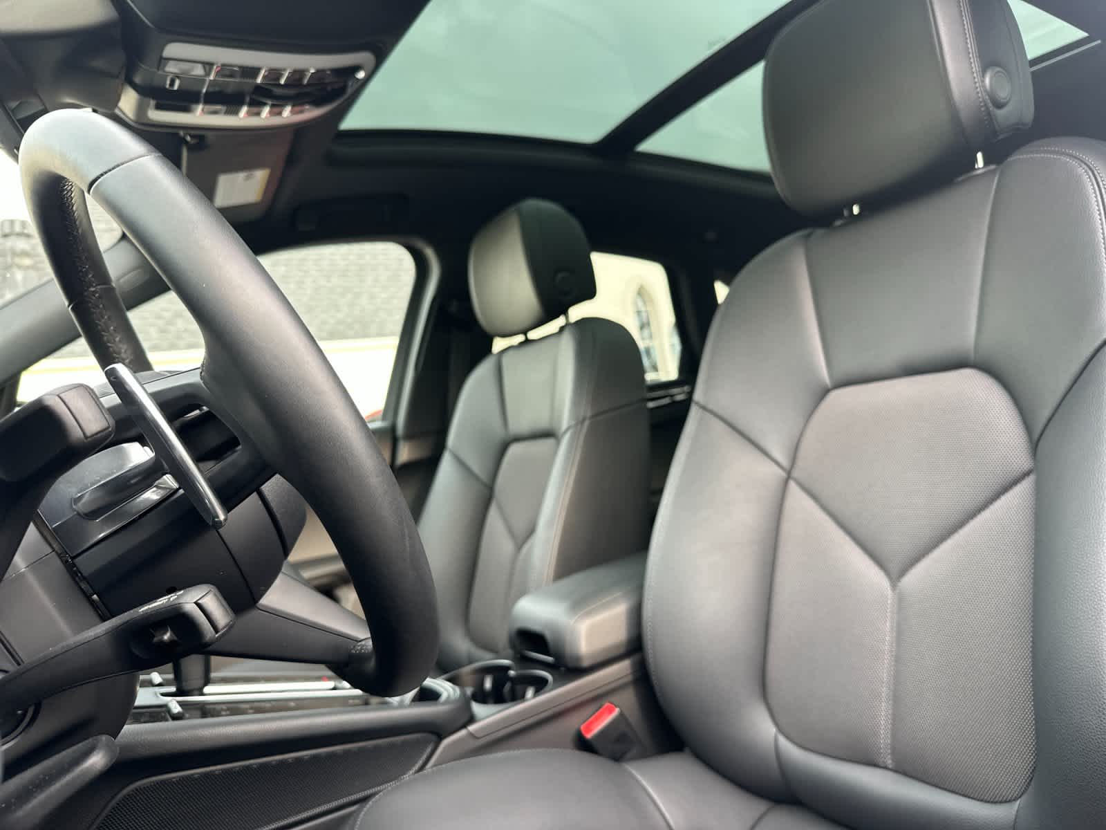 Thumbnail: 2025 Porsche Macan - 5