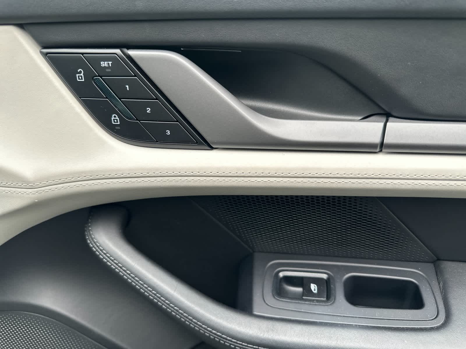 Thumbnail: 2022 Porsche Taycan - 18