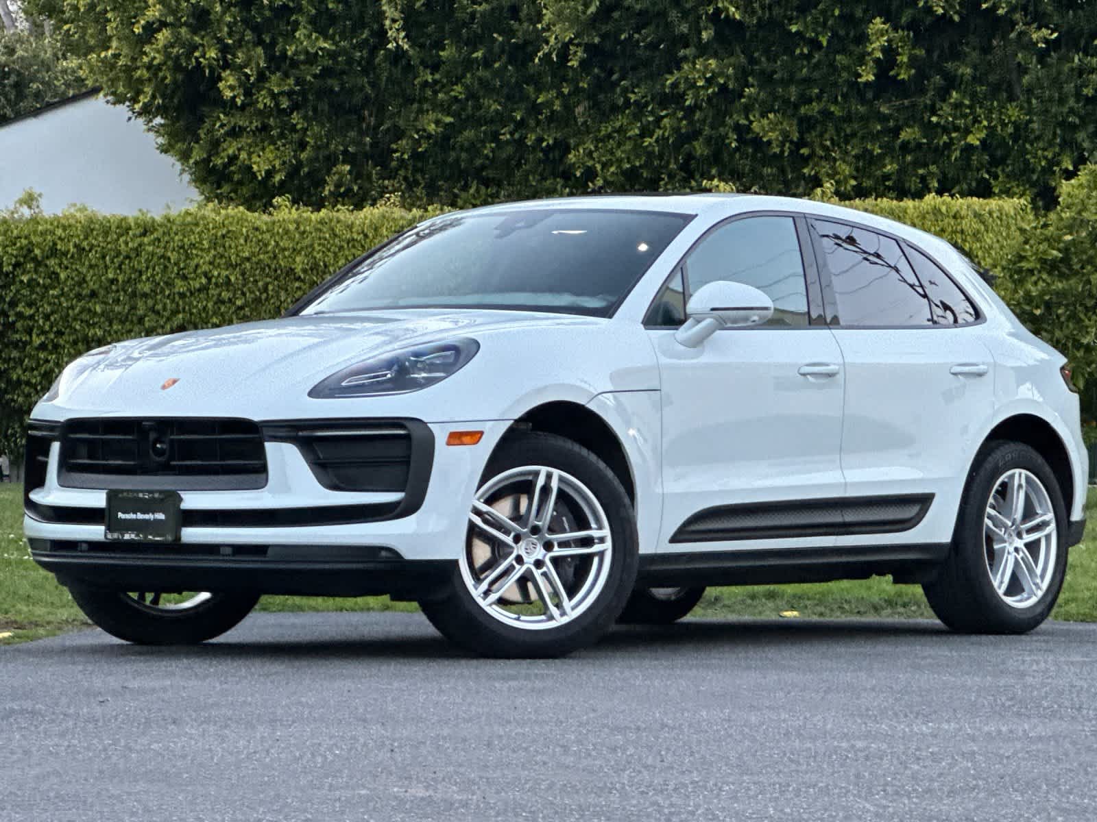 Thumbnail: 2025 Porsche Macan - 1