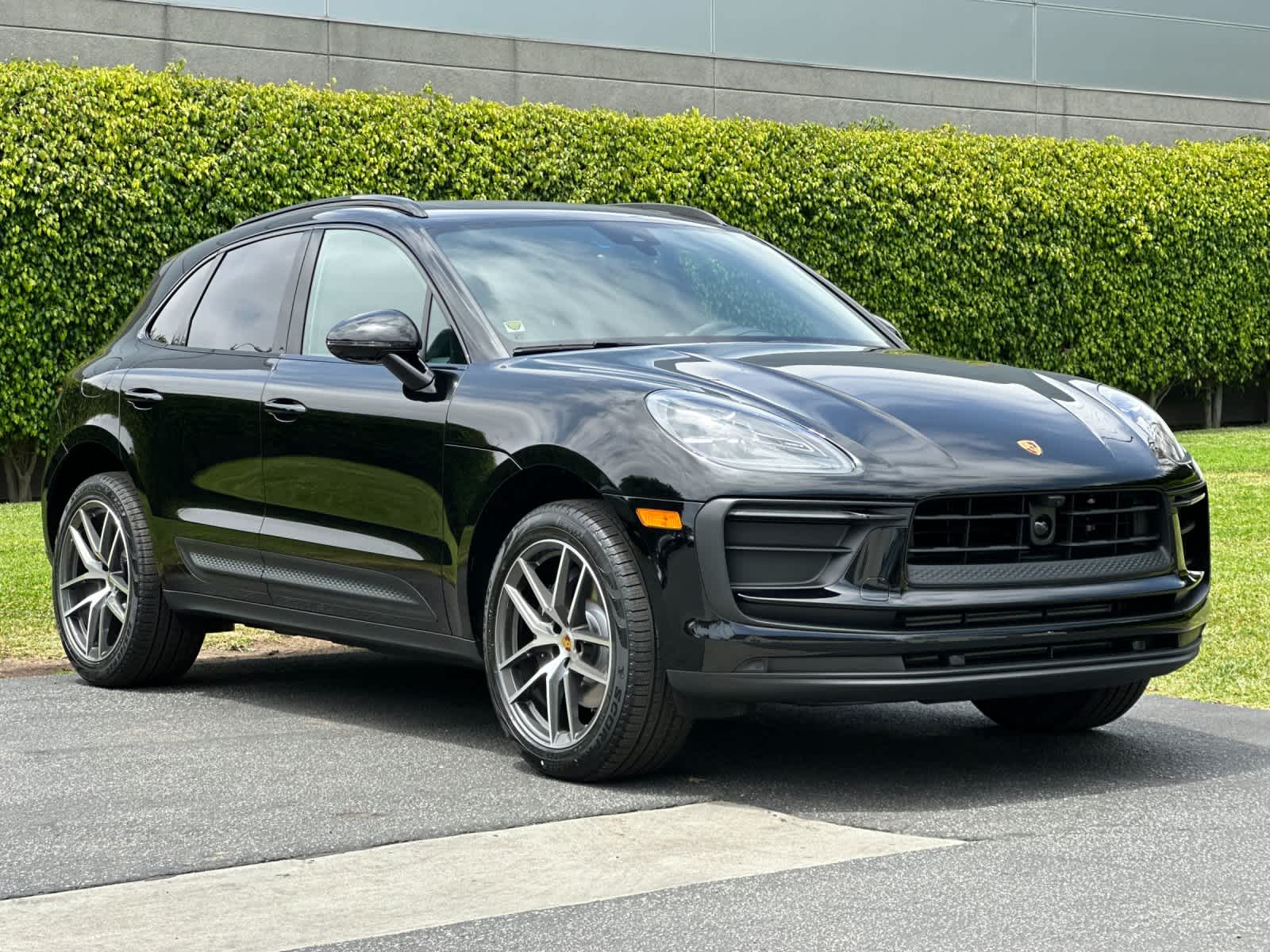 Thumbnail: 2026 Porsche Macan - 10