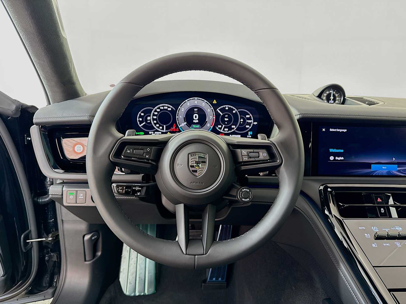 Thumbnail: 2026 Porsche Panamera - 12