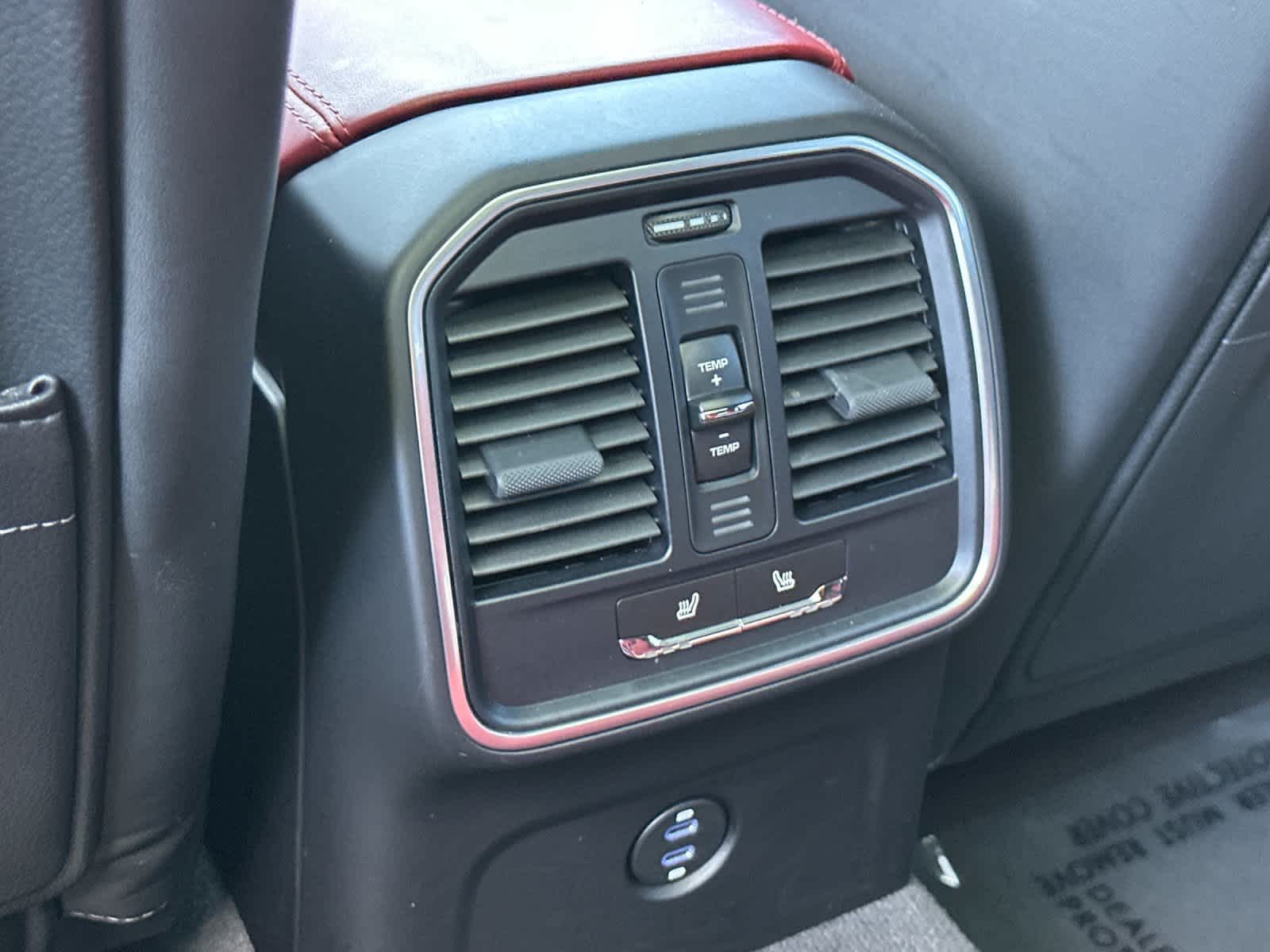 Thumbnail: 2025 Porsche Macan - 14