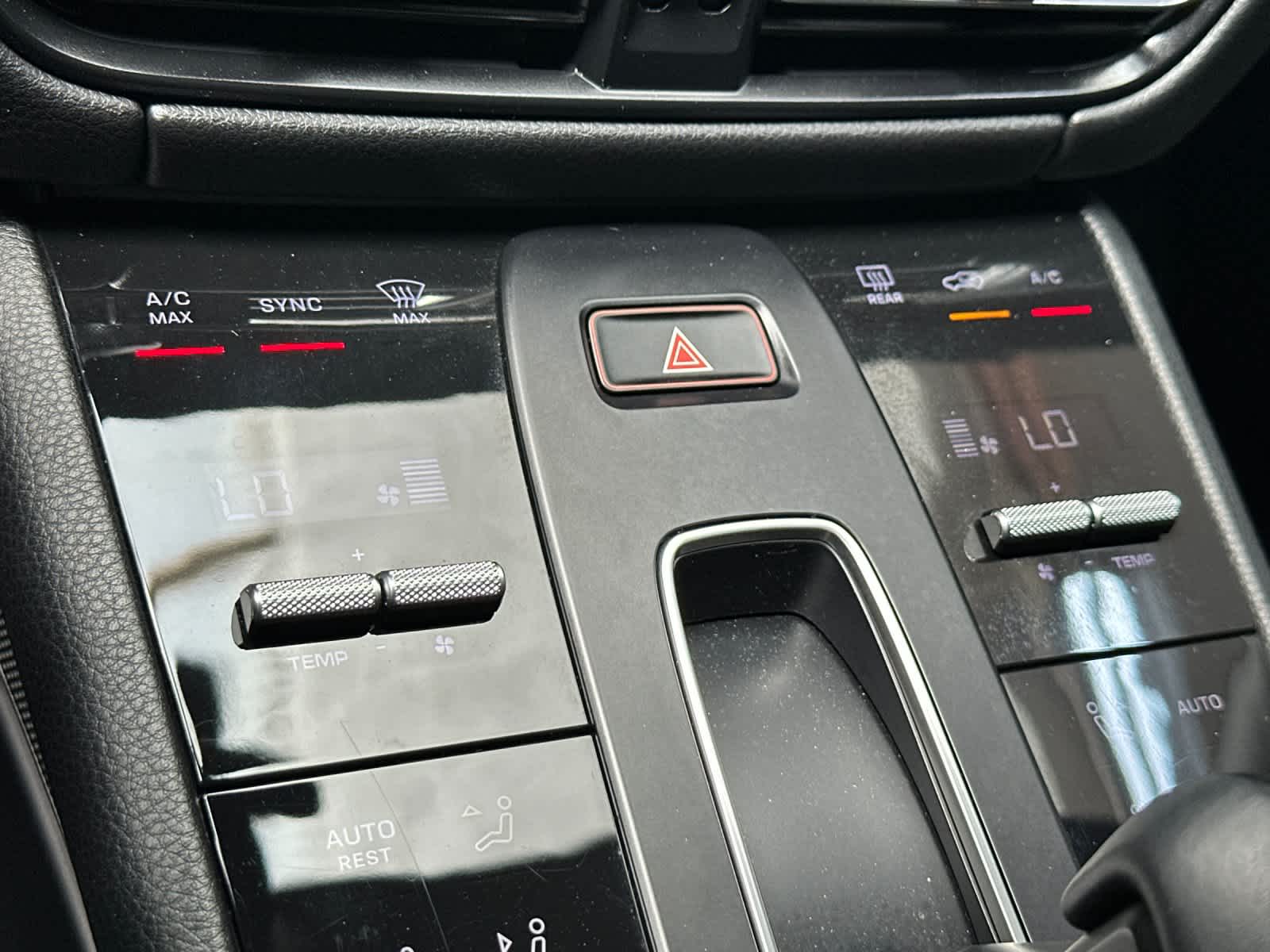 Thumbnail: 2024 Porsche Macan - 24