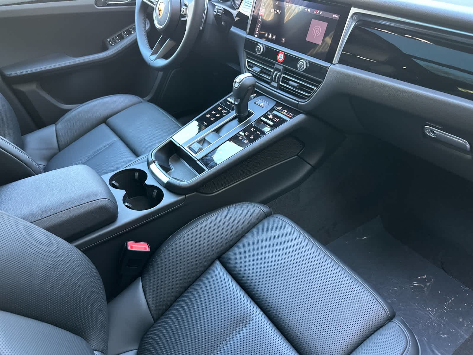 Thumbnail: 2026 Porsche Macan - 17