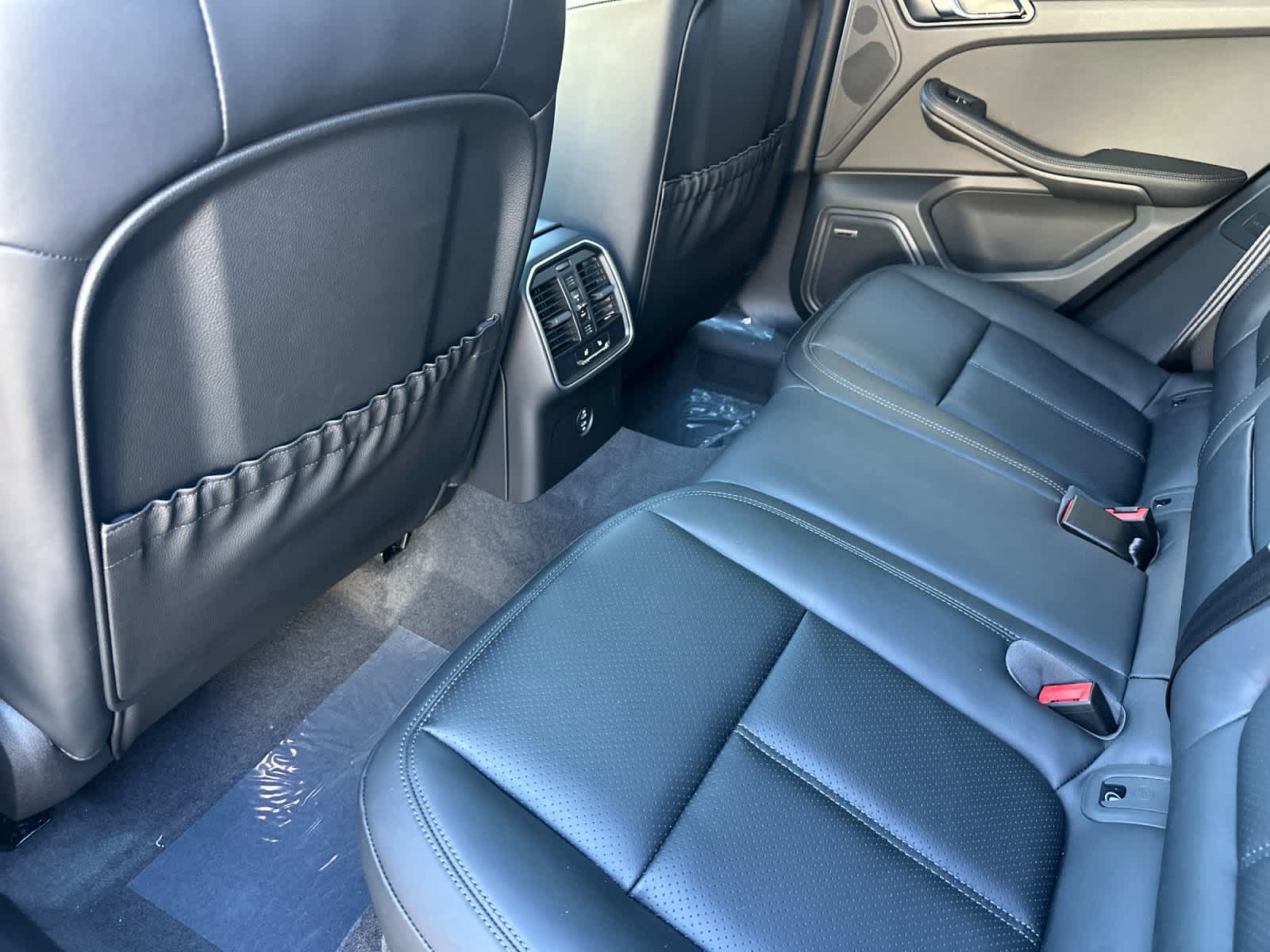 Thumbnail: 2026 Porsche Macan - 13