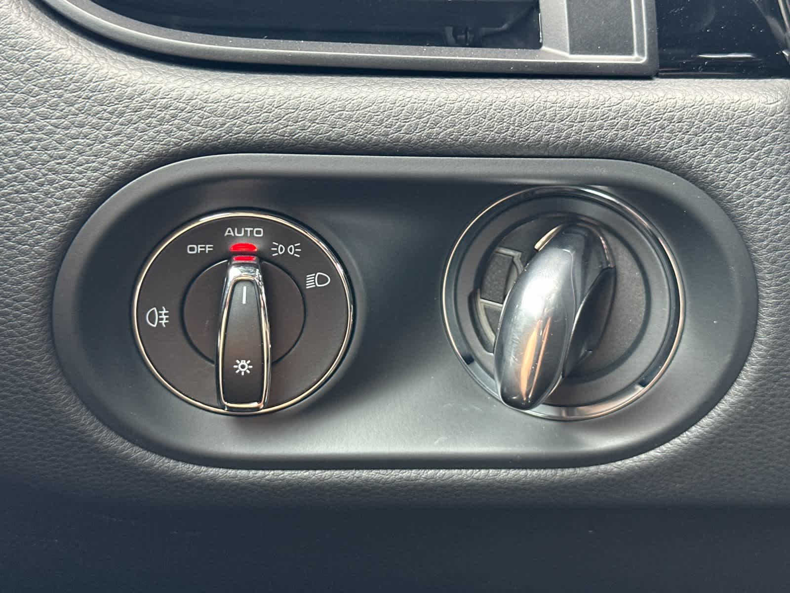 Thumbnail: 2026 Porsche Macan - 30