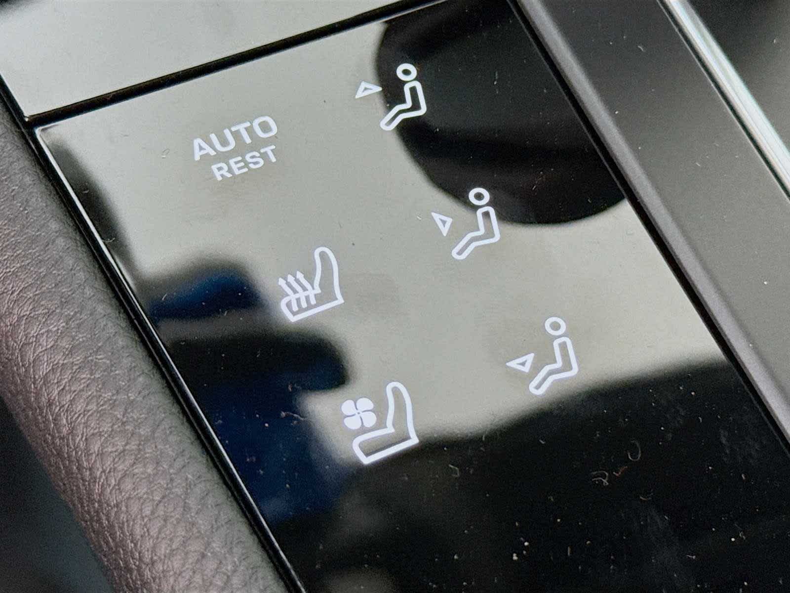 Thumbnail: 2026 Porsche Macan - 16