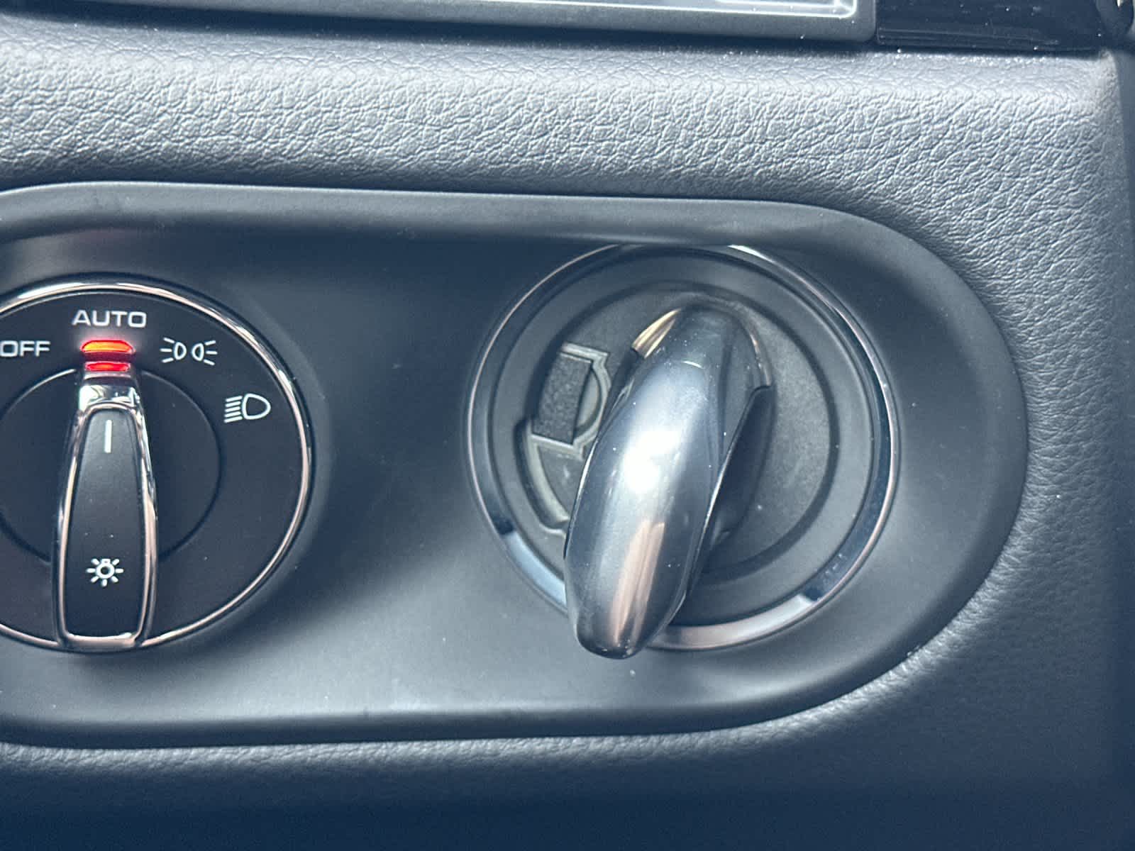 Thumbnail: 2025 Porsche Macan - 25