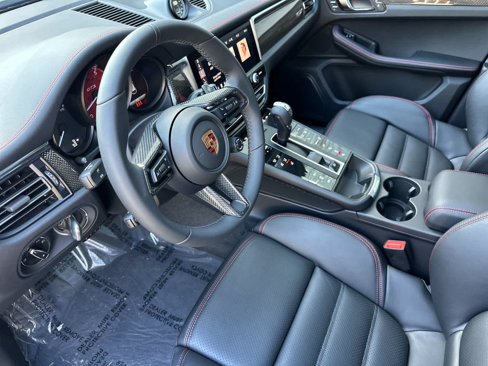 Thumbnail: 2026 Porsche Macan - 4