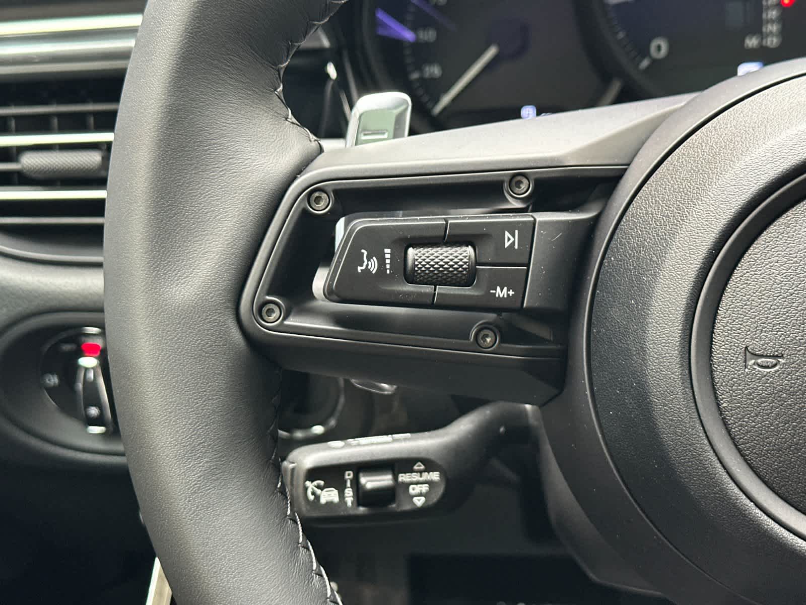 Thumbnail: 2026 Porsche Macan - 26