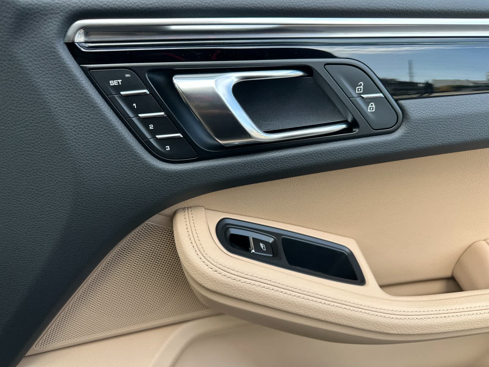 Thumbnail: 2026 Porsche Macan - 19