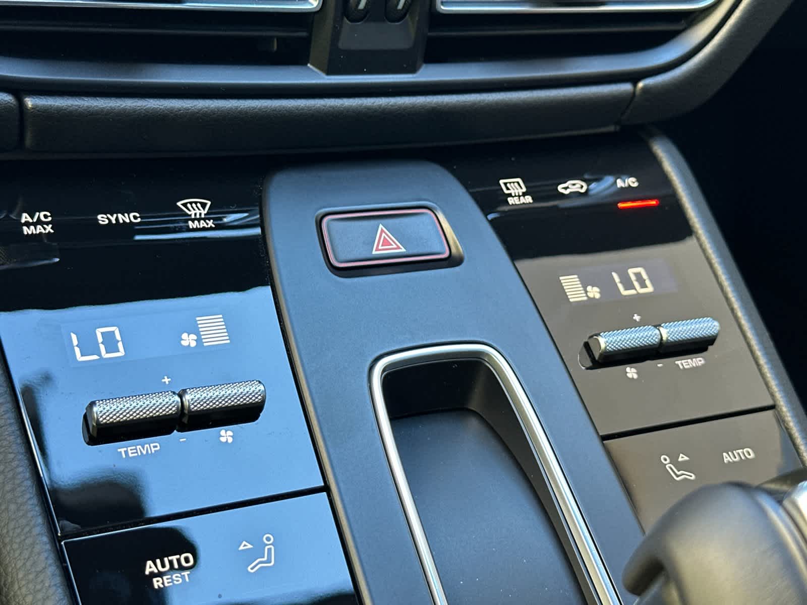 Thumbnail: 2026 Porsche Macan - 23