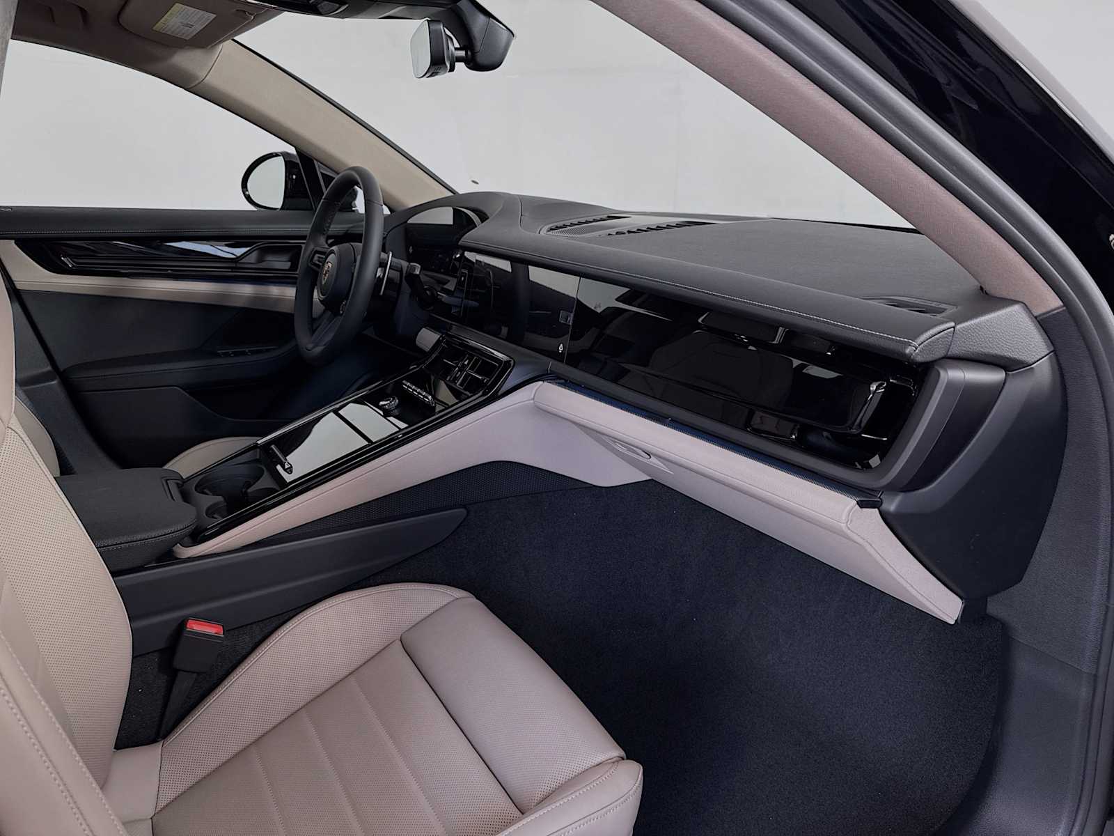 Thumbnail: 2025 Porsche Panamera - 22