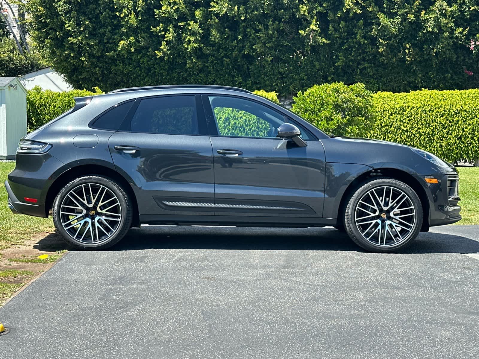 Thumbnail: 2026 Porsche Macan - 9
