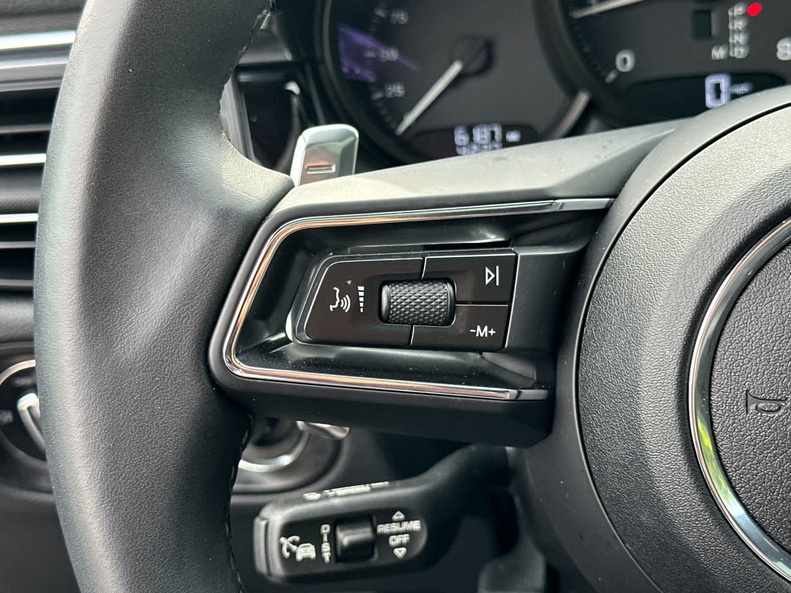 Thumbnail: 2025 Porsche Macan - 27