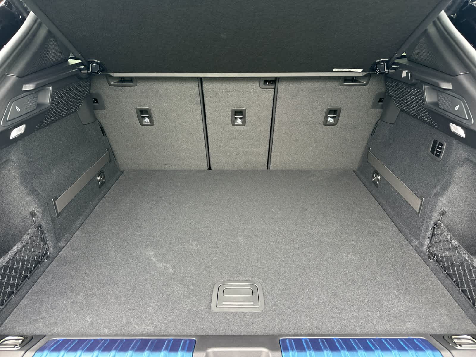 Thumbnail: 2026 Porsche Macan - 16