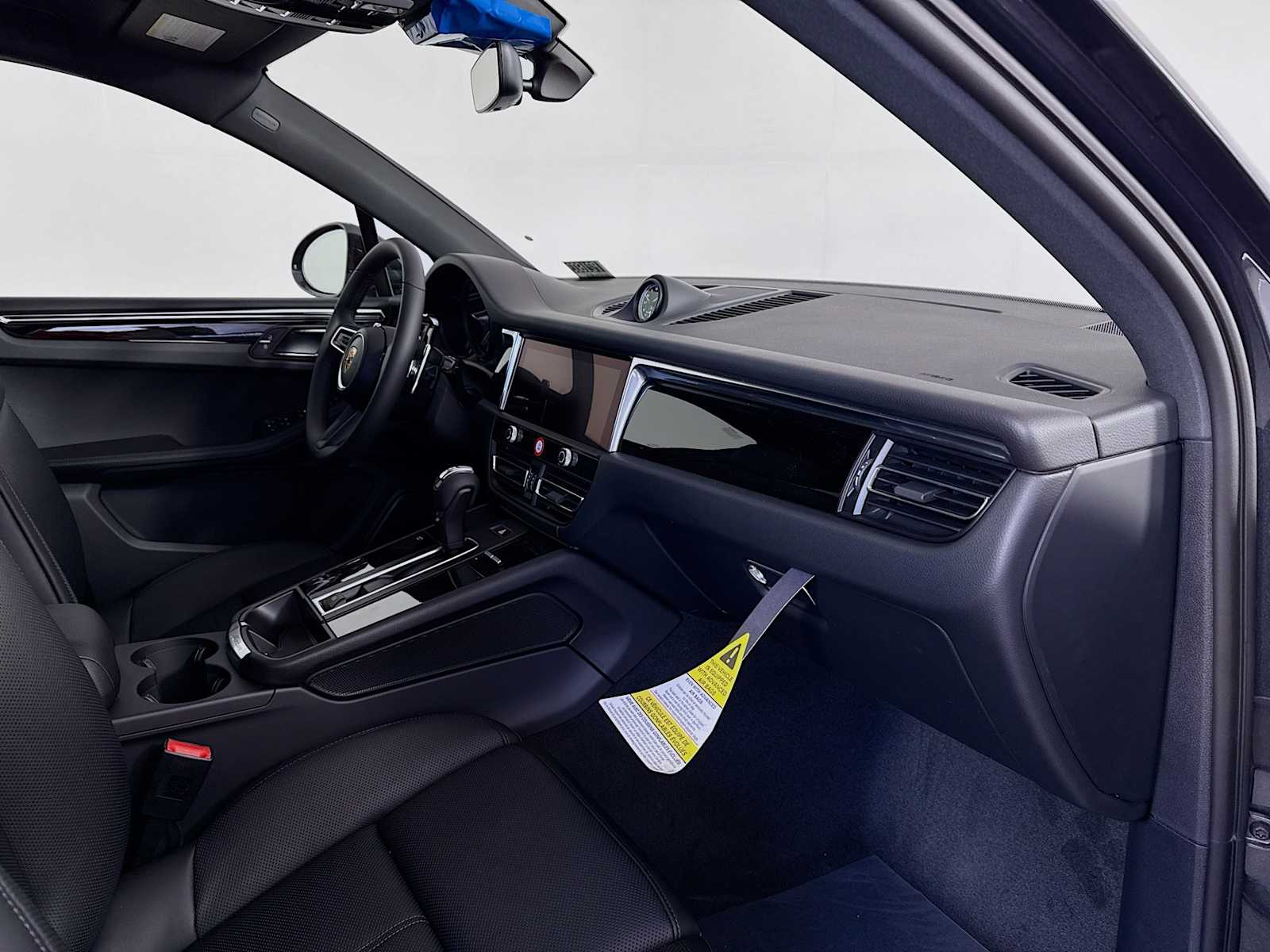 Thumbnail: 2026 Porsche Macan - 21