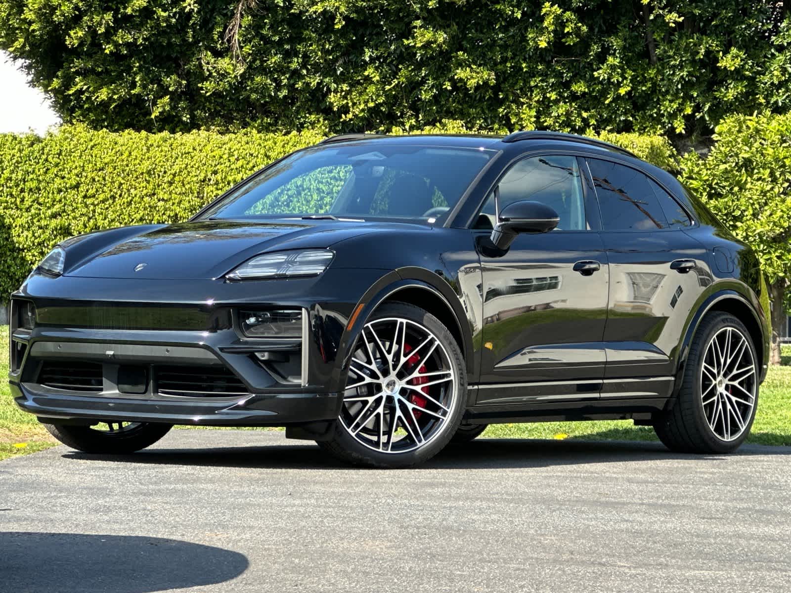 Thumbnail: 2025 Porsche Macan - 1