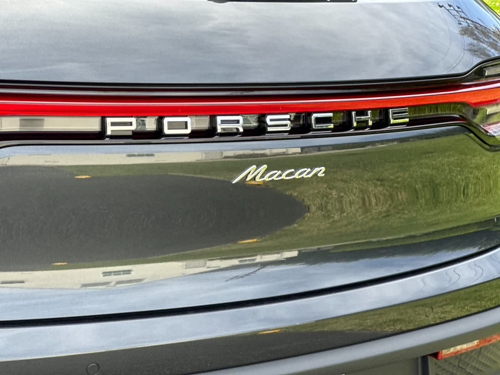 Thumbnail: 2026 Porsche Macan - 32