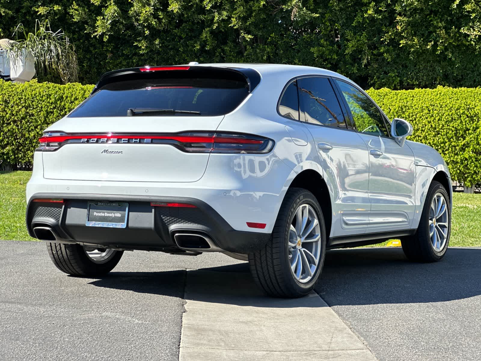Thumbnail: 2026 Porsche Macan - 8