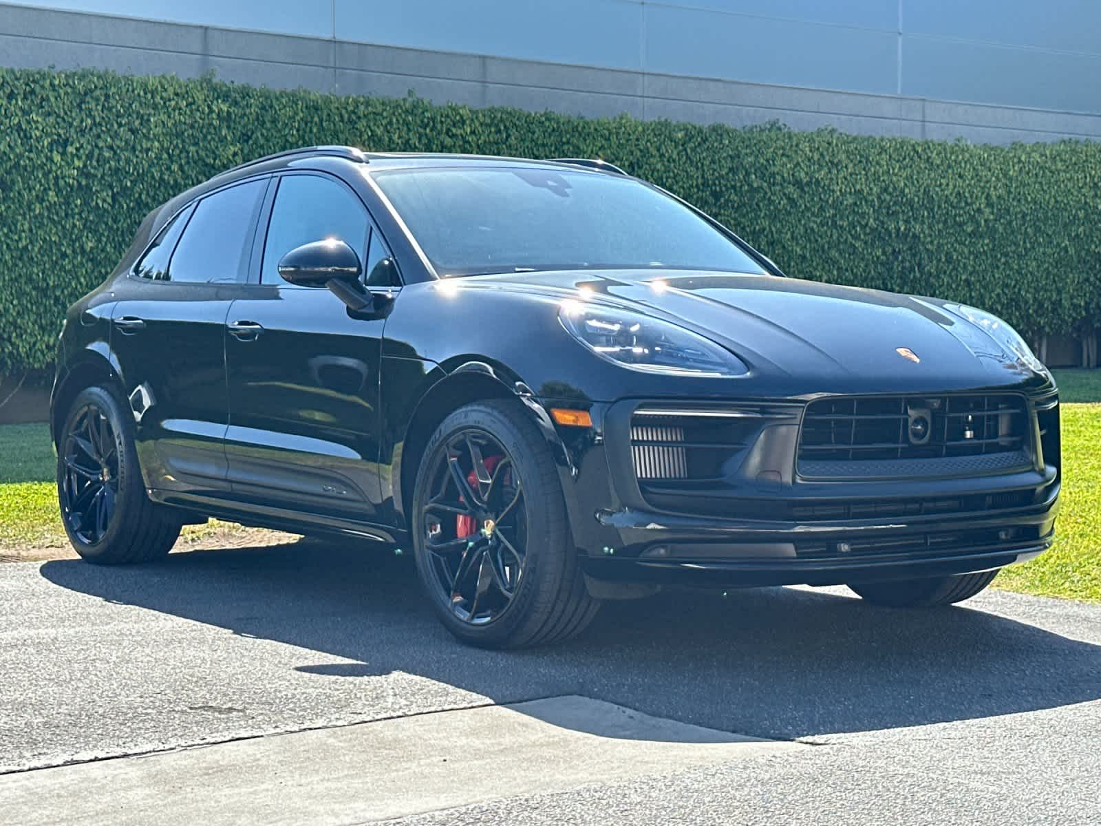 Thumbnail: 2026 Porsche Macan - 10