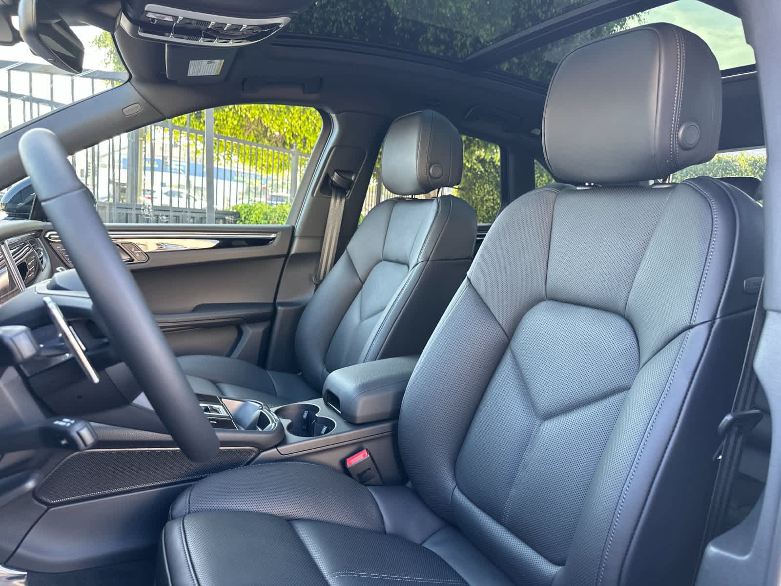 Thumbnail: 2026 Porsche Macan - 5