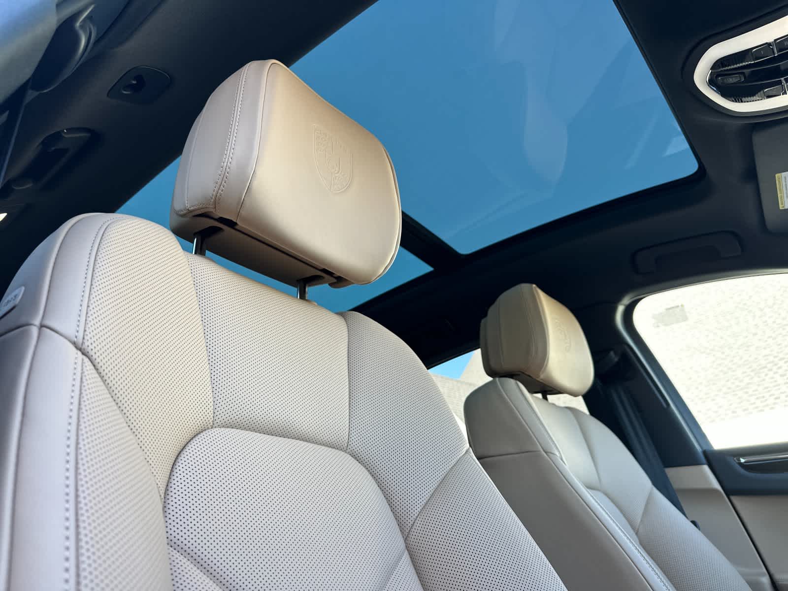 Thumbnail: 2026 Porsche Macan - 18