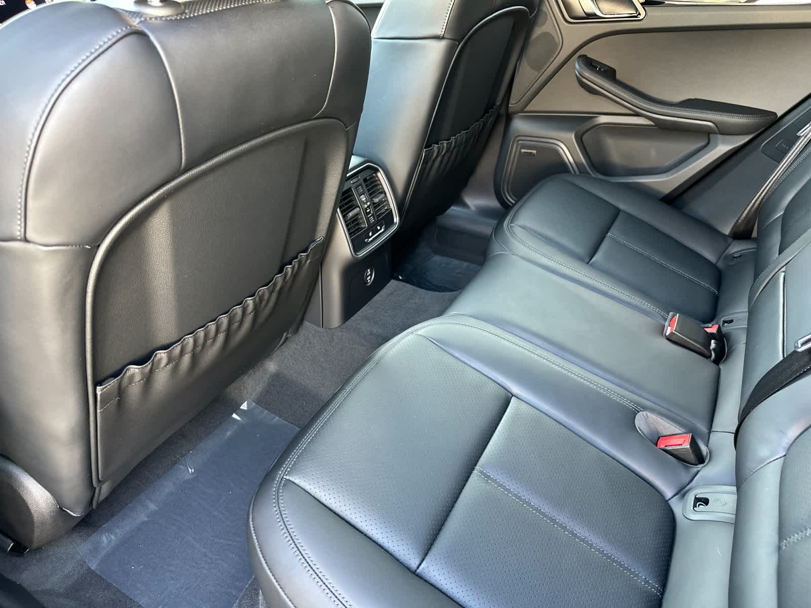 Thumbnail: 2026 Porsche Macan - 13