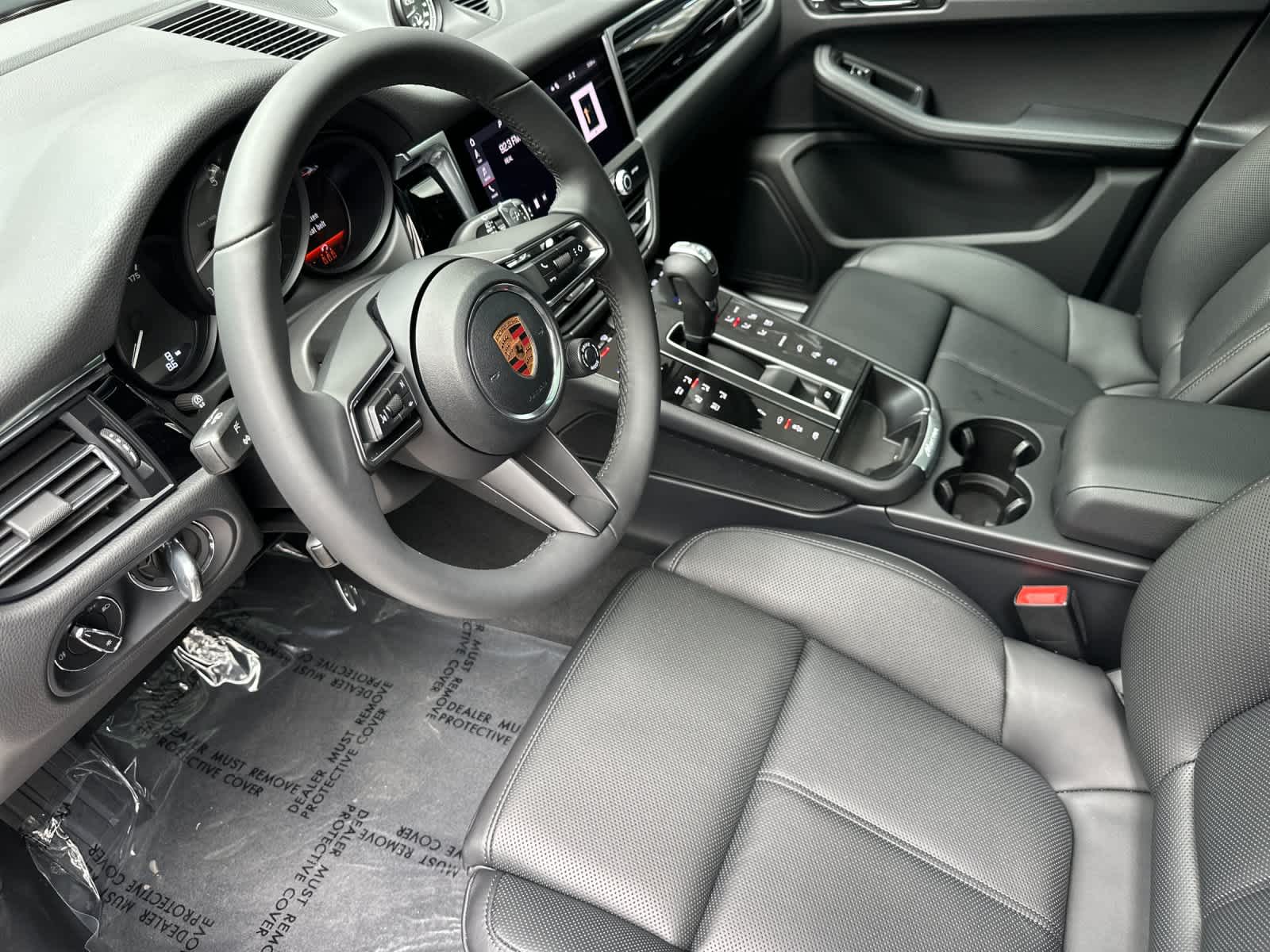 Thumbnail: 2026 Porsche Macan - 4