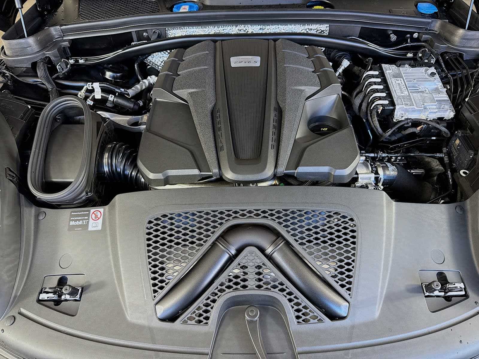 Thumbnail: 2026 Porsche Macan - 23