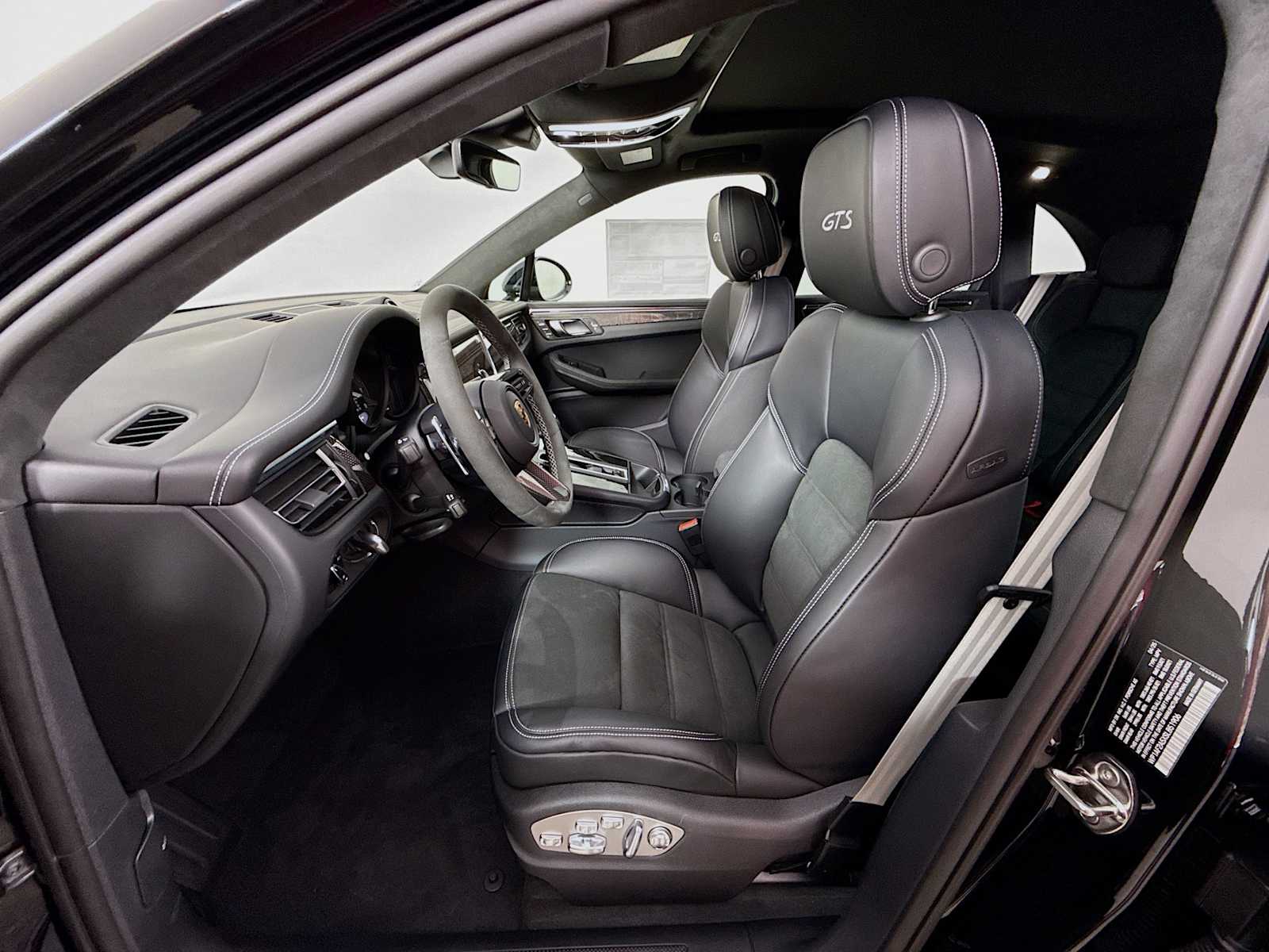 Thumbnail: 2025 Porsche Macan - 5