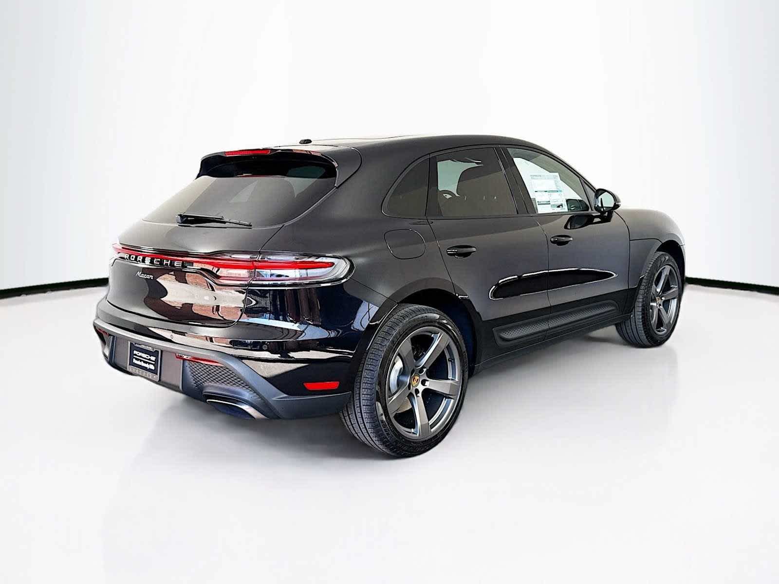 Thumbnail: 2026 Porsche Macan - 9