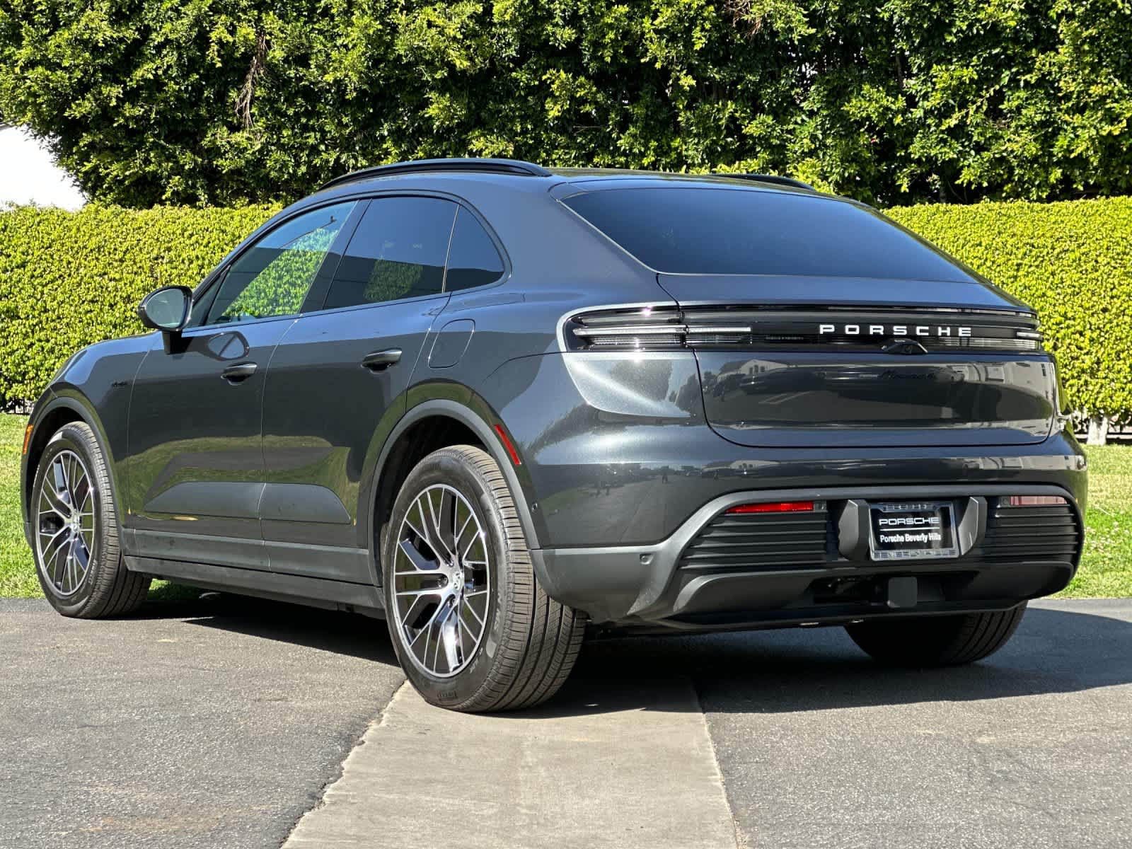 Thumbnail: 2025 Porsche Macan - 3
