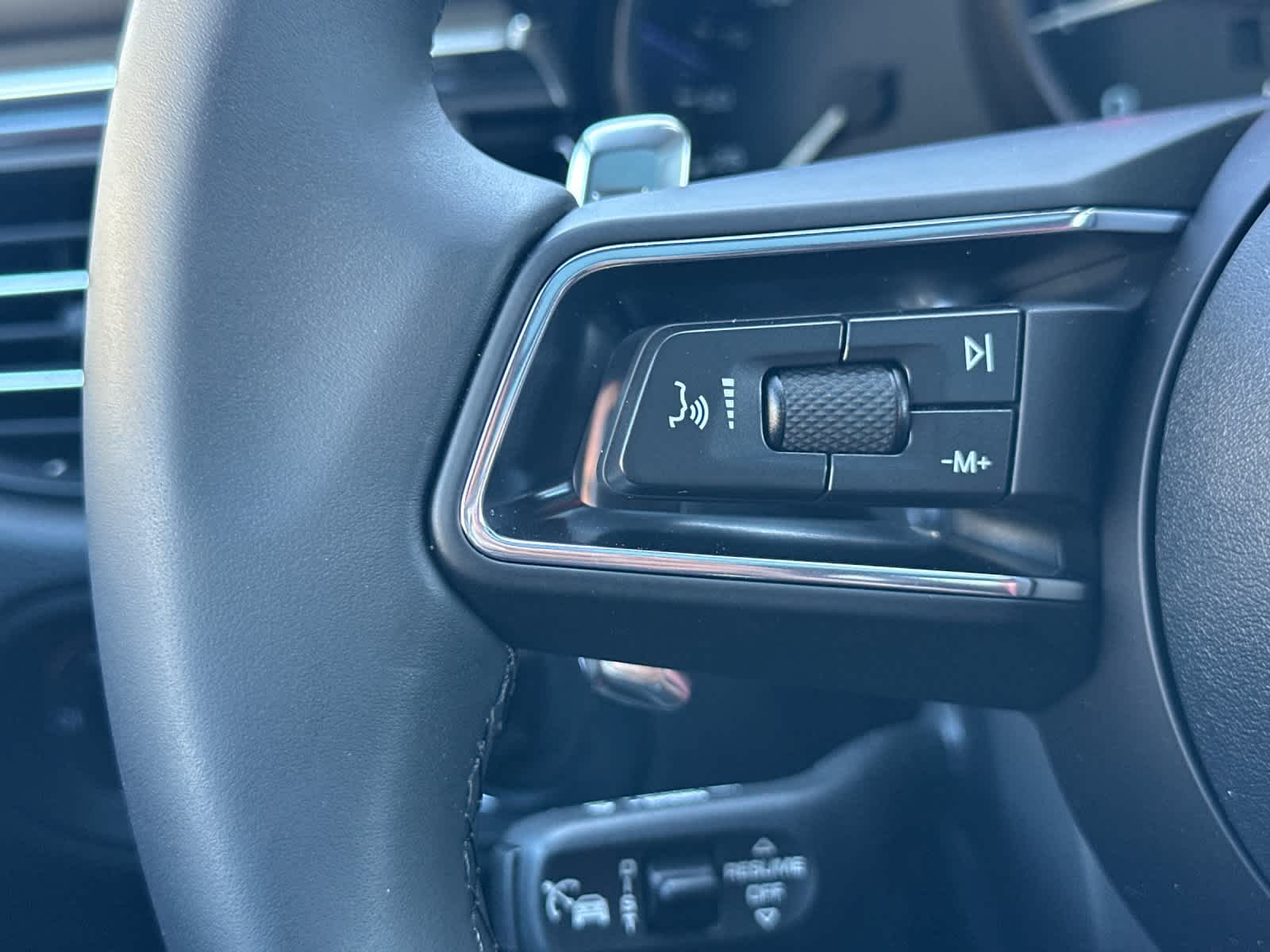 Thumbnail: 2026 Porsche Macan - 27