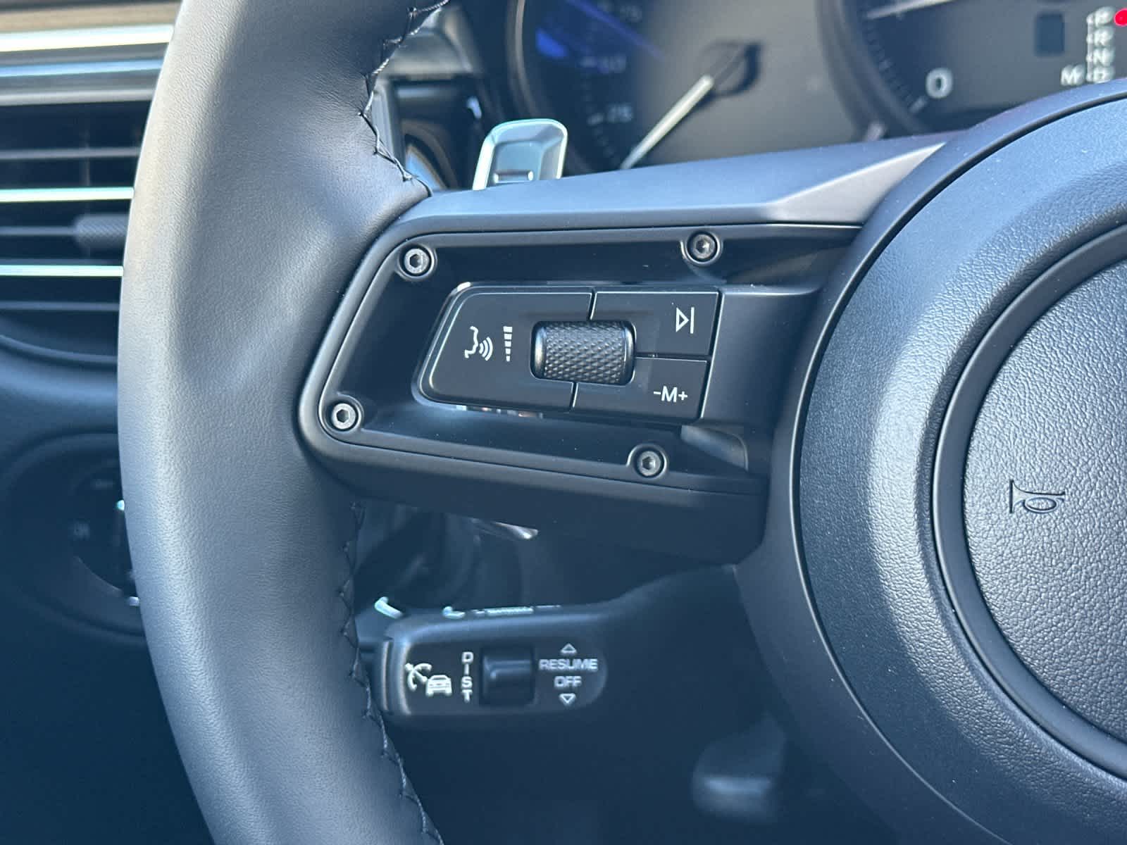 Thumbnail: 2026 Porsche Macan - 27