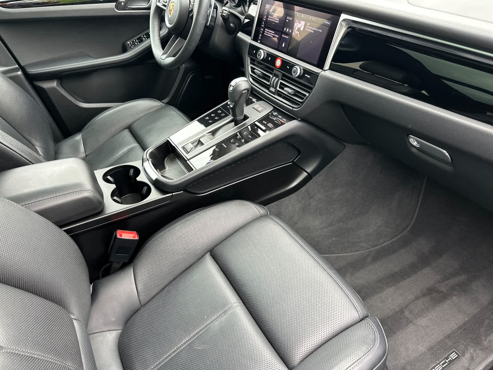 Thumbnail: 2025 Porsche Macan - 17