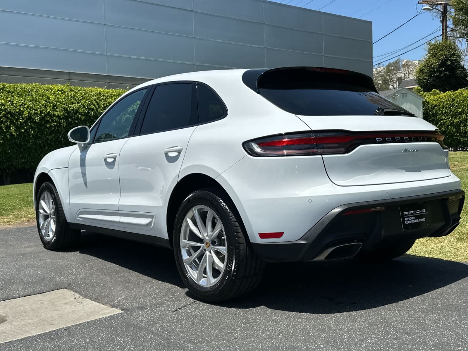 Thumbnail: 2025 Porsche Macan - 2