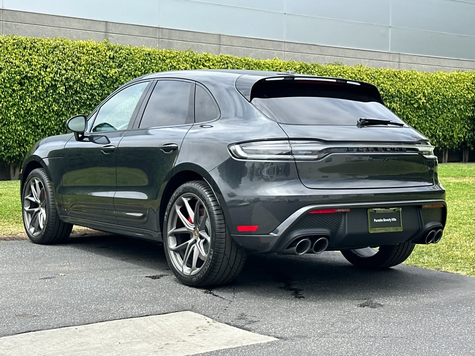 Thumbnail: 2026 Porsche Macan - 3