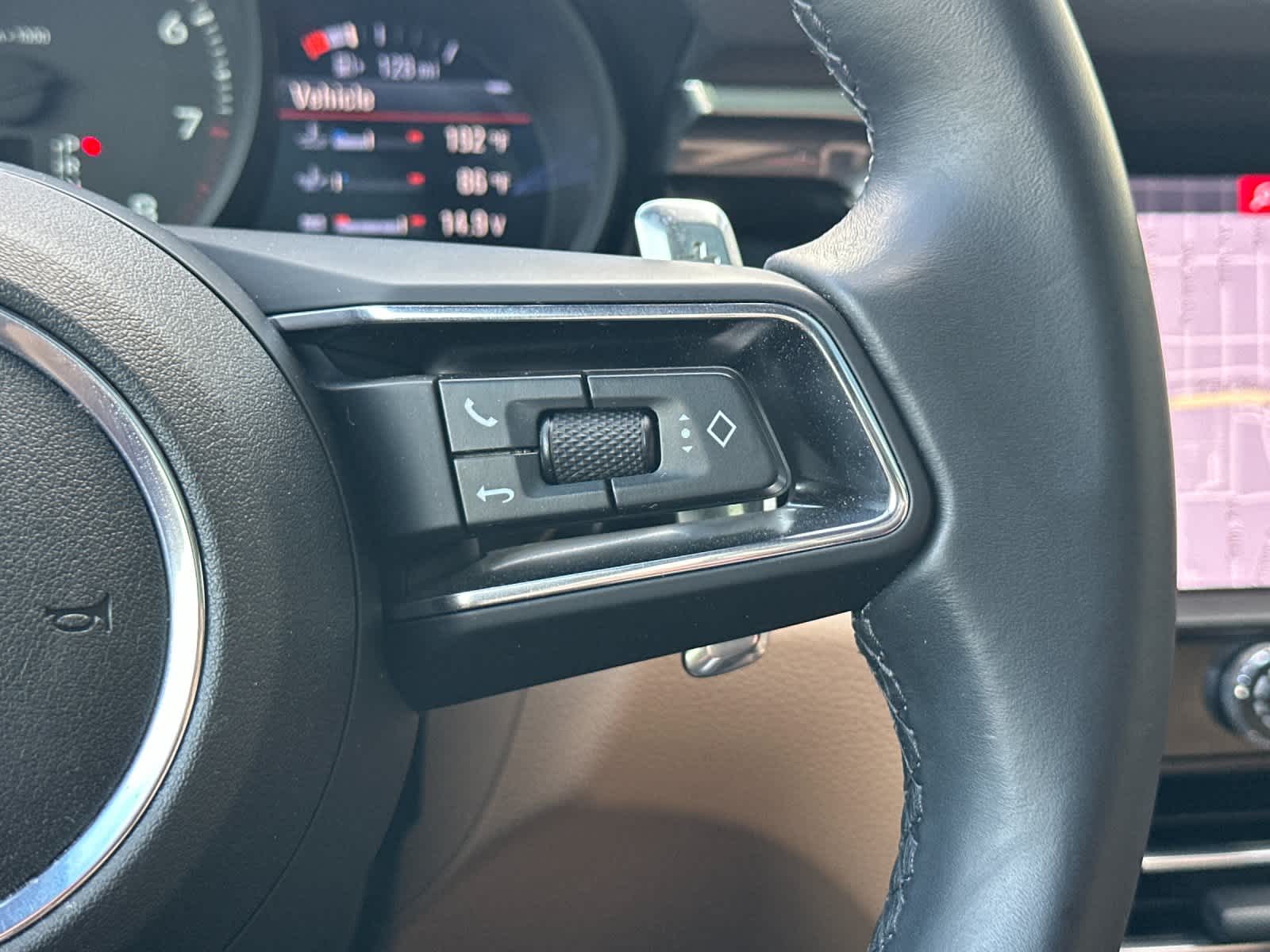 Thumbnail: 2025 Porsche Macan - 27