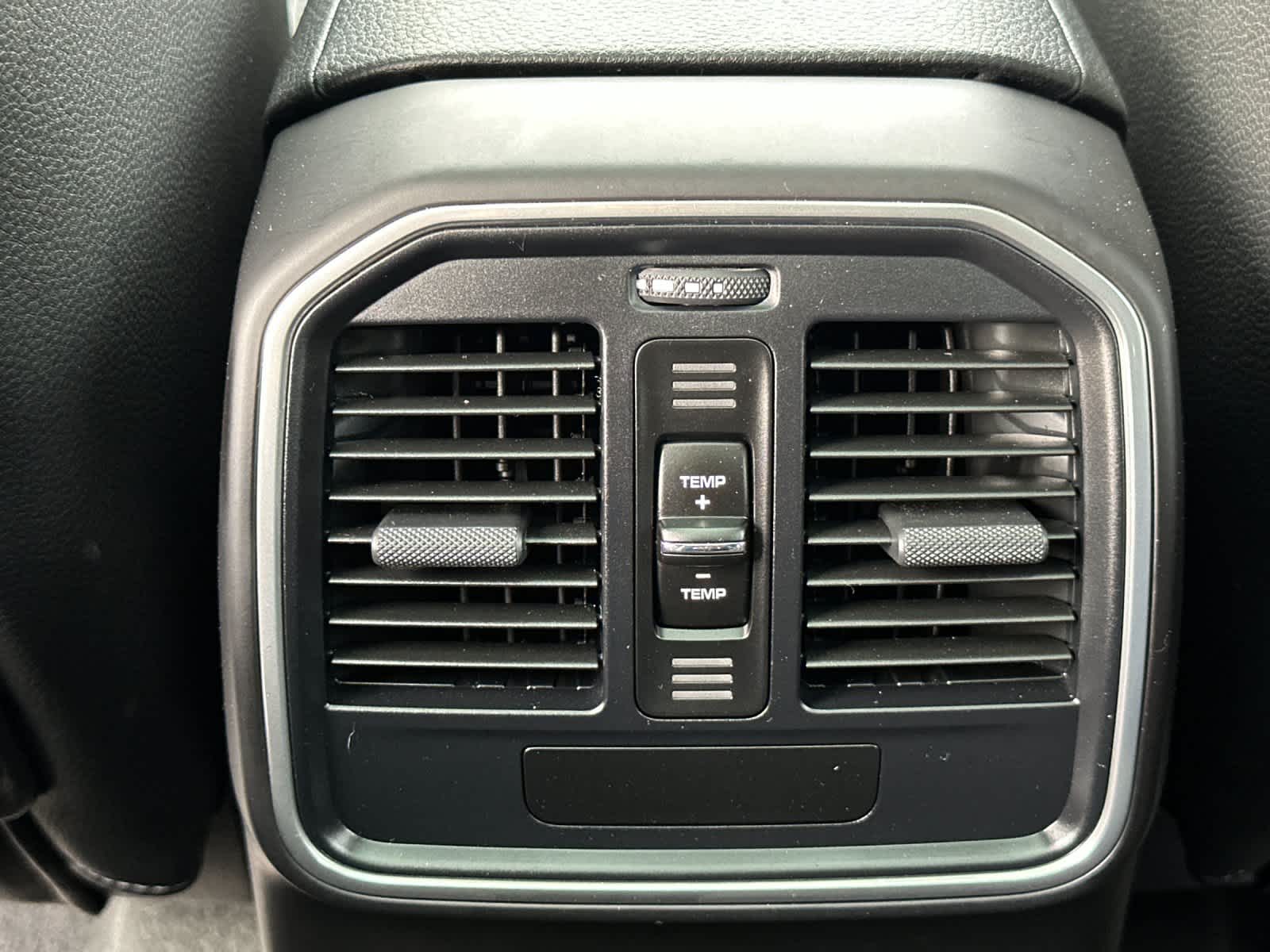 Thumbnail: 2025 Porsche Macan - 14