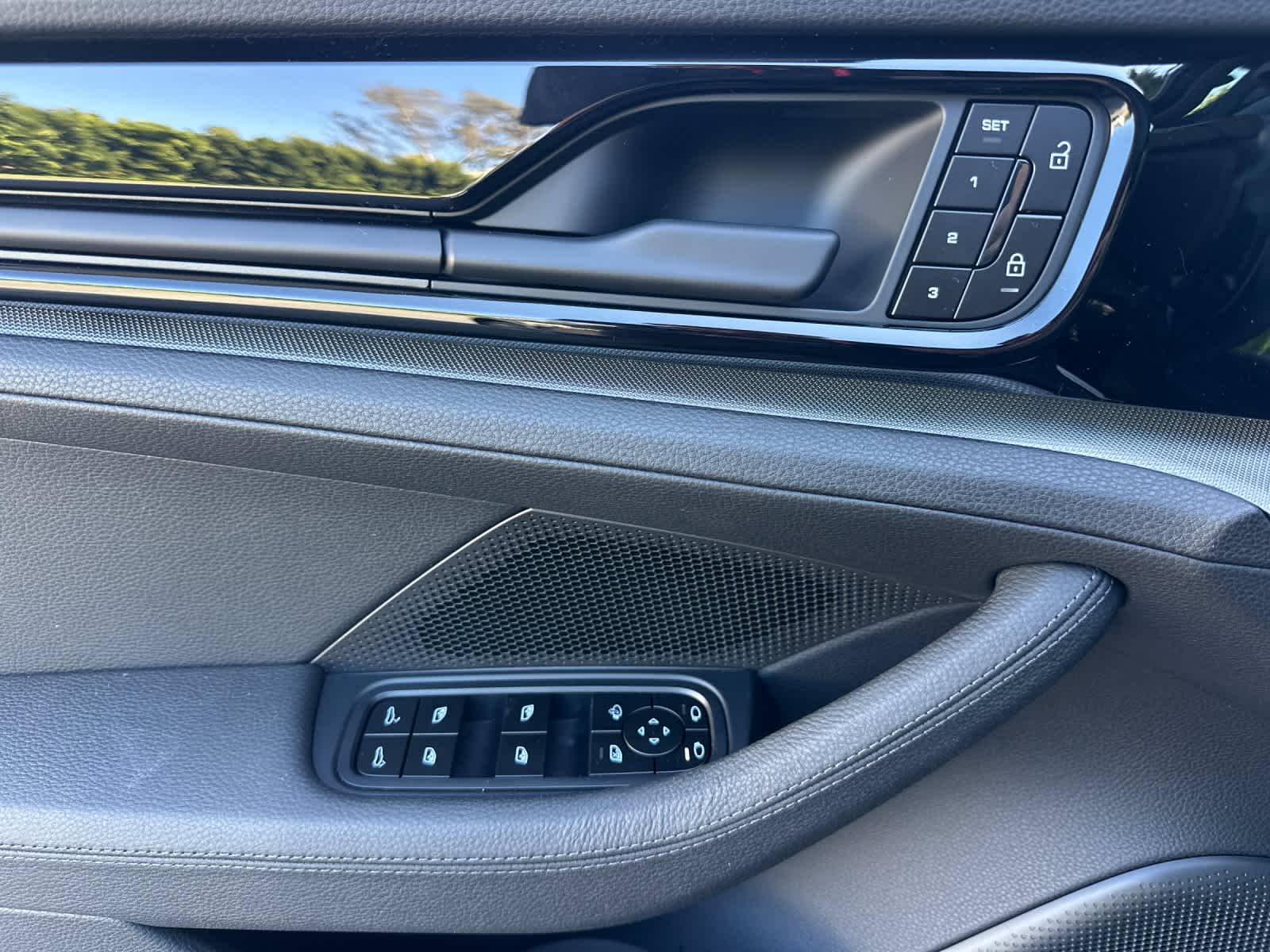 Thumbnail: 2026 Porsche Panamera - 12