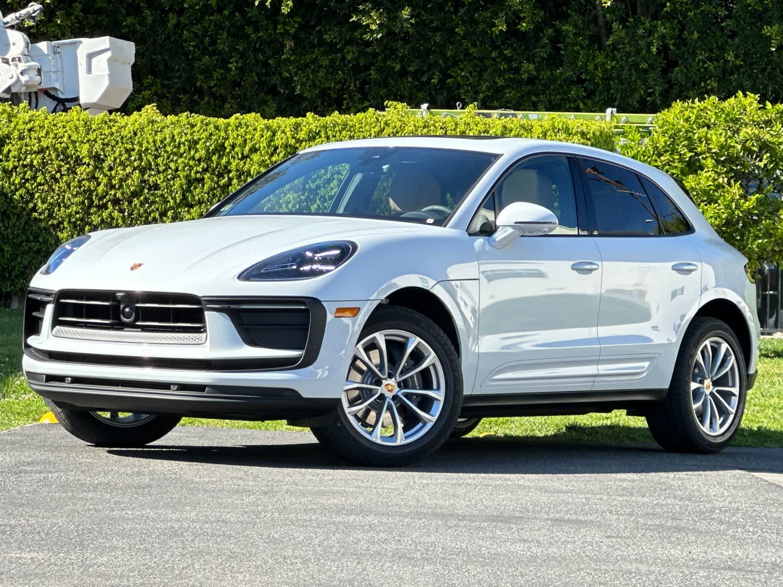 Thumbnail: 2026 Porsche Macan - 1