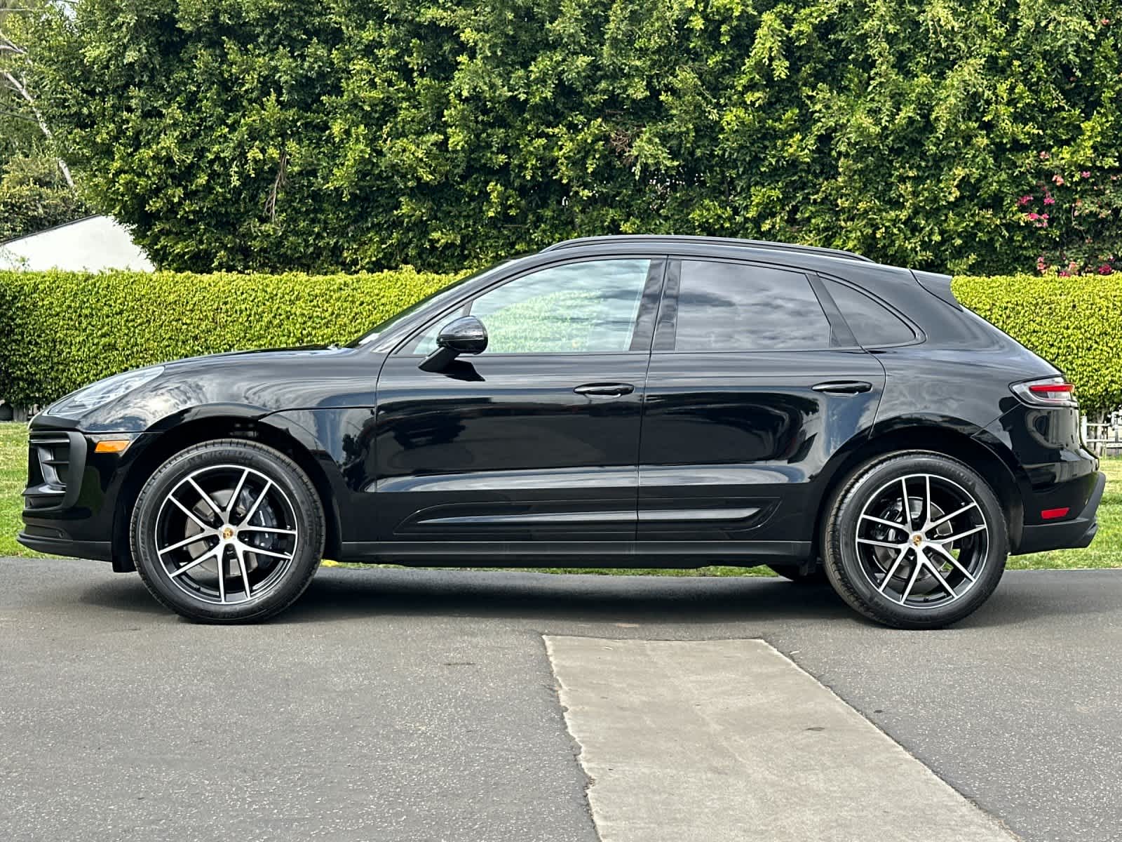 Thumbnail: 2025 Porsche Macan - 2