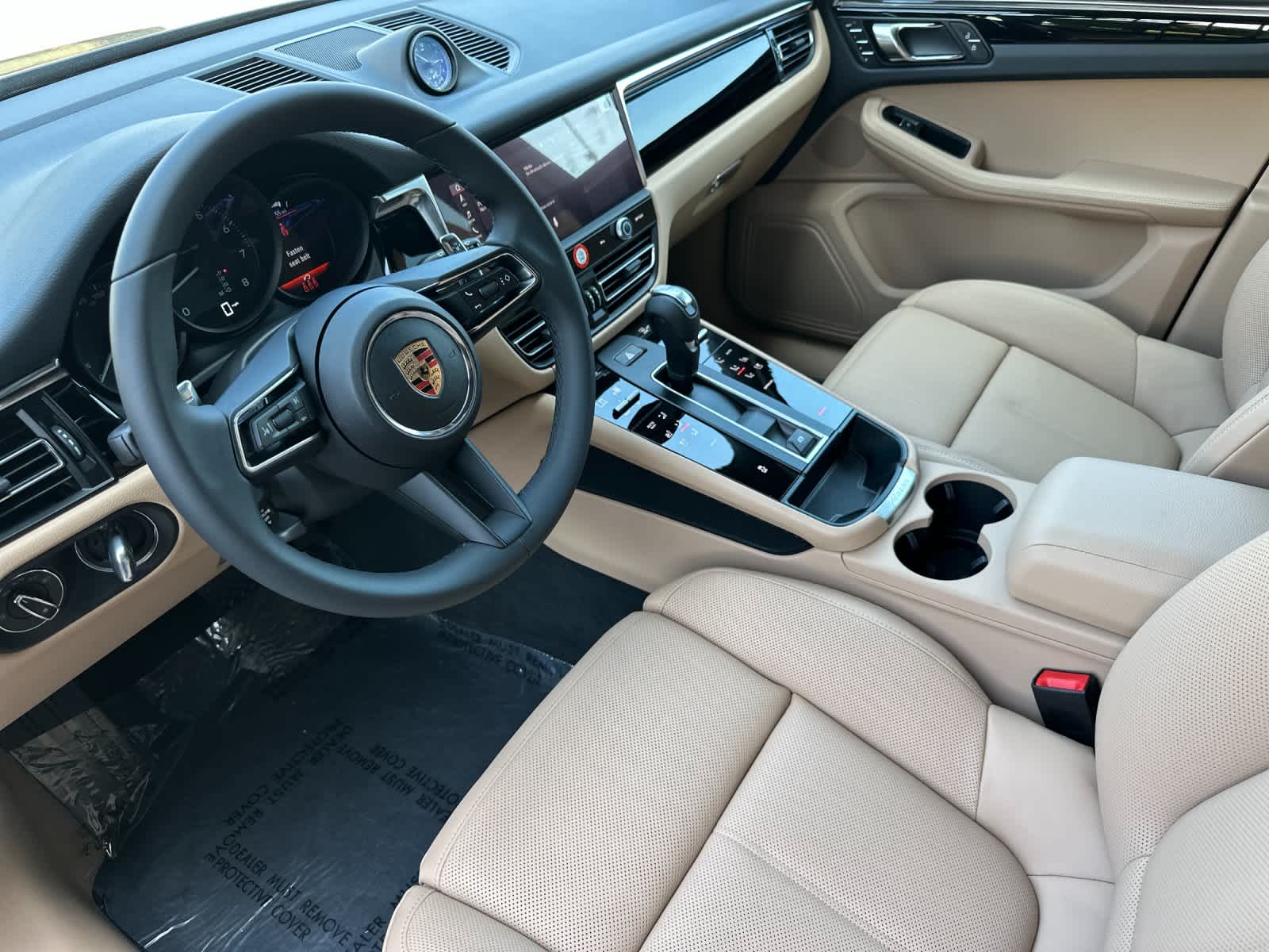 Thumbnail: 2025 Porsche Macan - 3