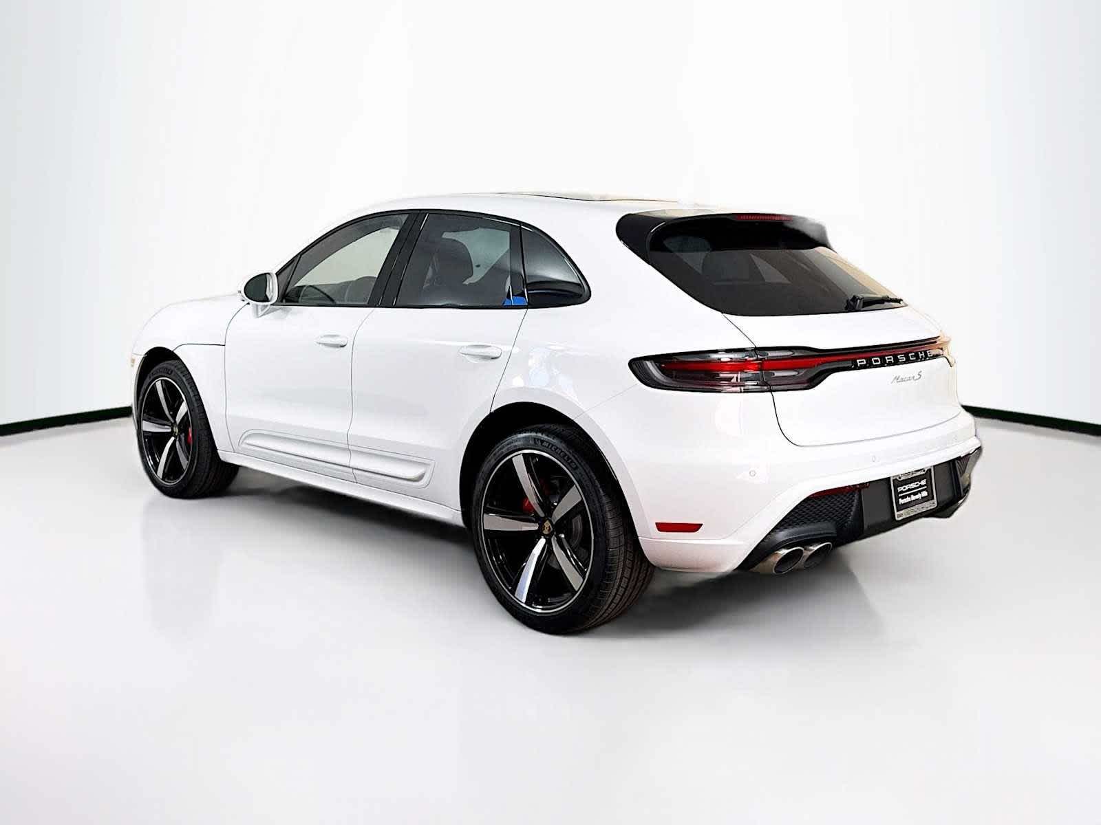 Thumbnail: 2026 Porsche Macan - 3